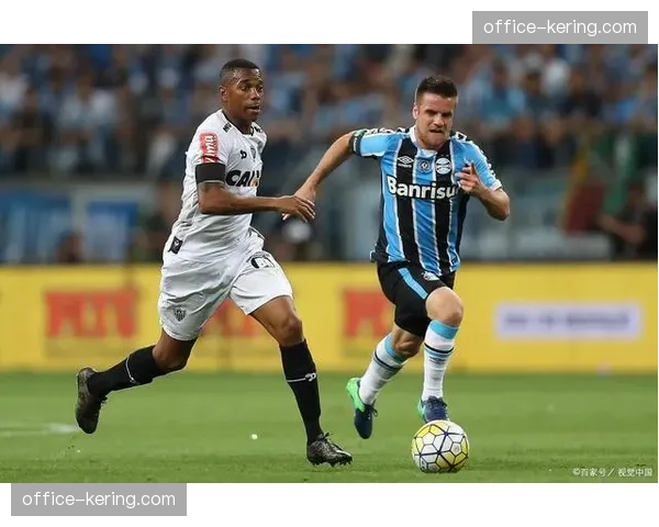 巴西边后卫短板亟待解决 道格拉斯桑托斯能否胜任大赛要求